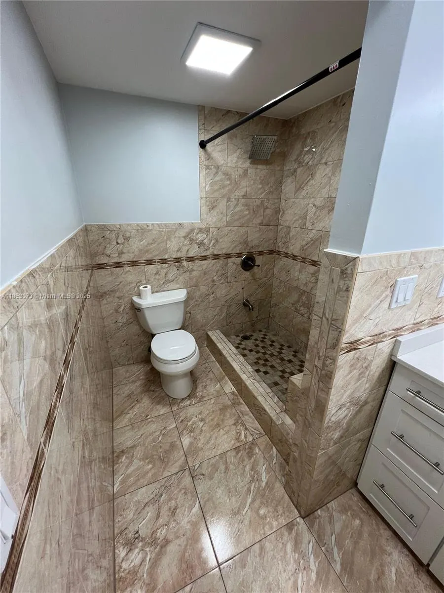 1075 W 68th St, #218