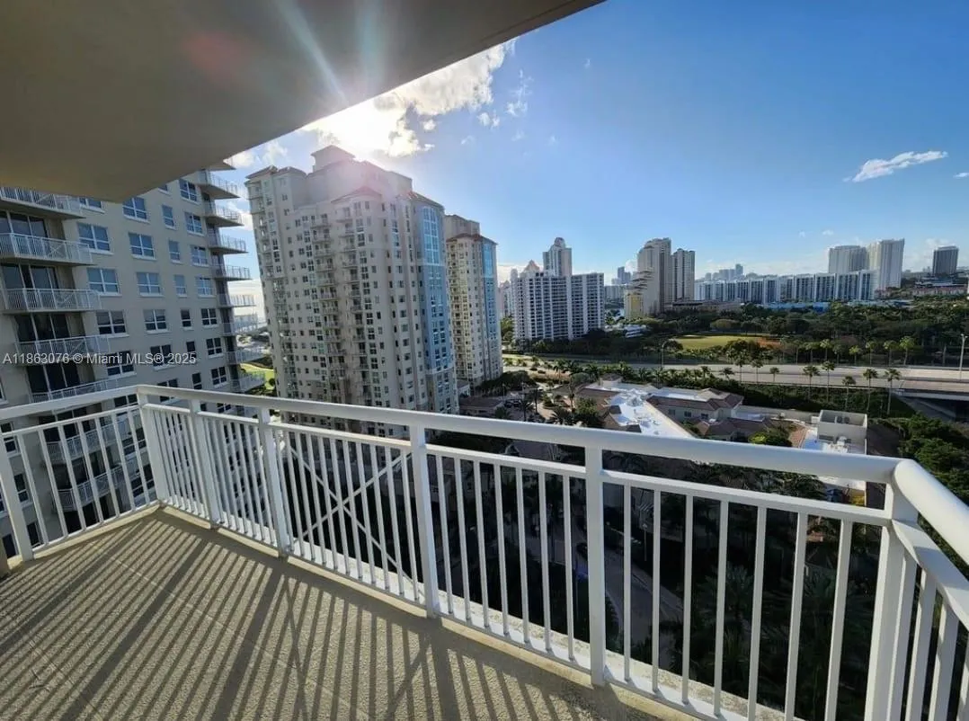 19501 W Country Club Dr, #1508