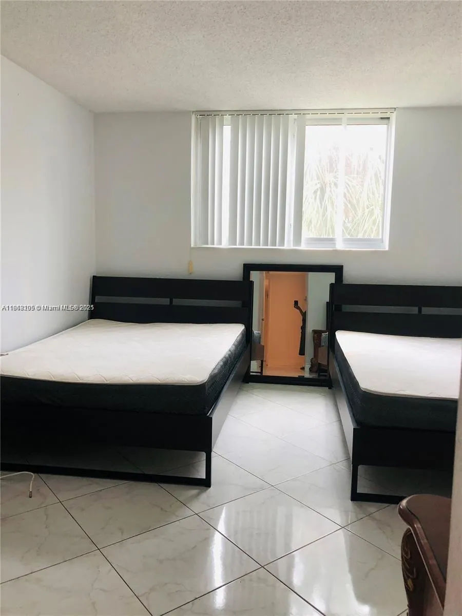 19380 Collins Ave, #210