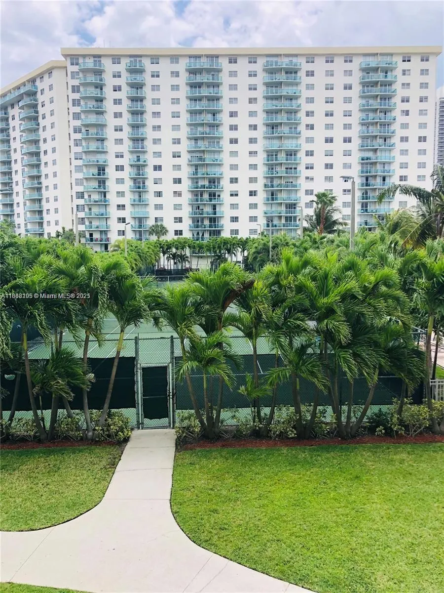 19380 Collins Ave, #210