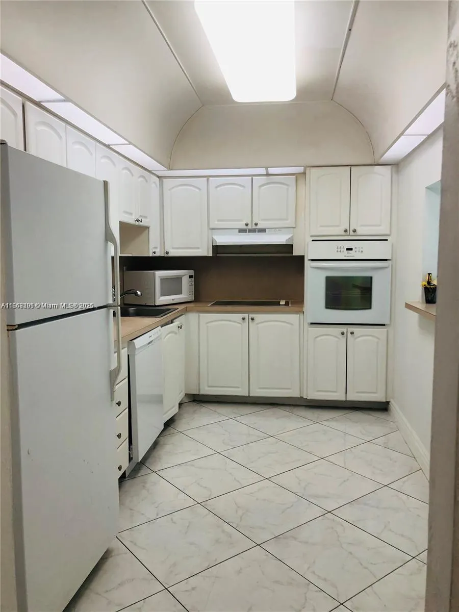 19380 Collins Ave, #210