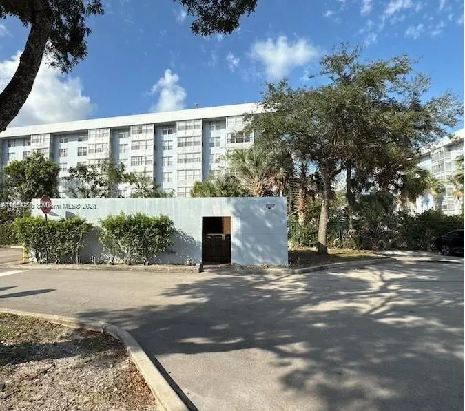 4271 NW 5th St, #108