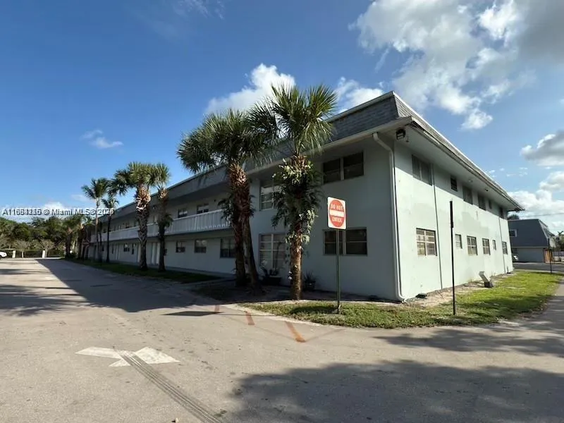 4271 NW 5th St, #108