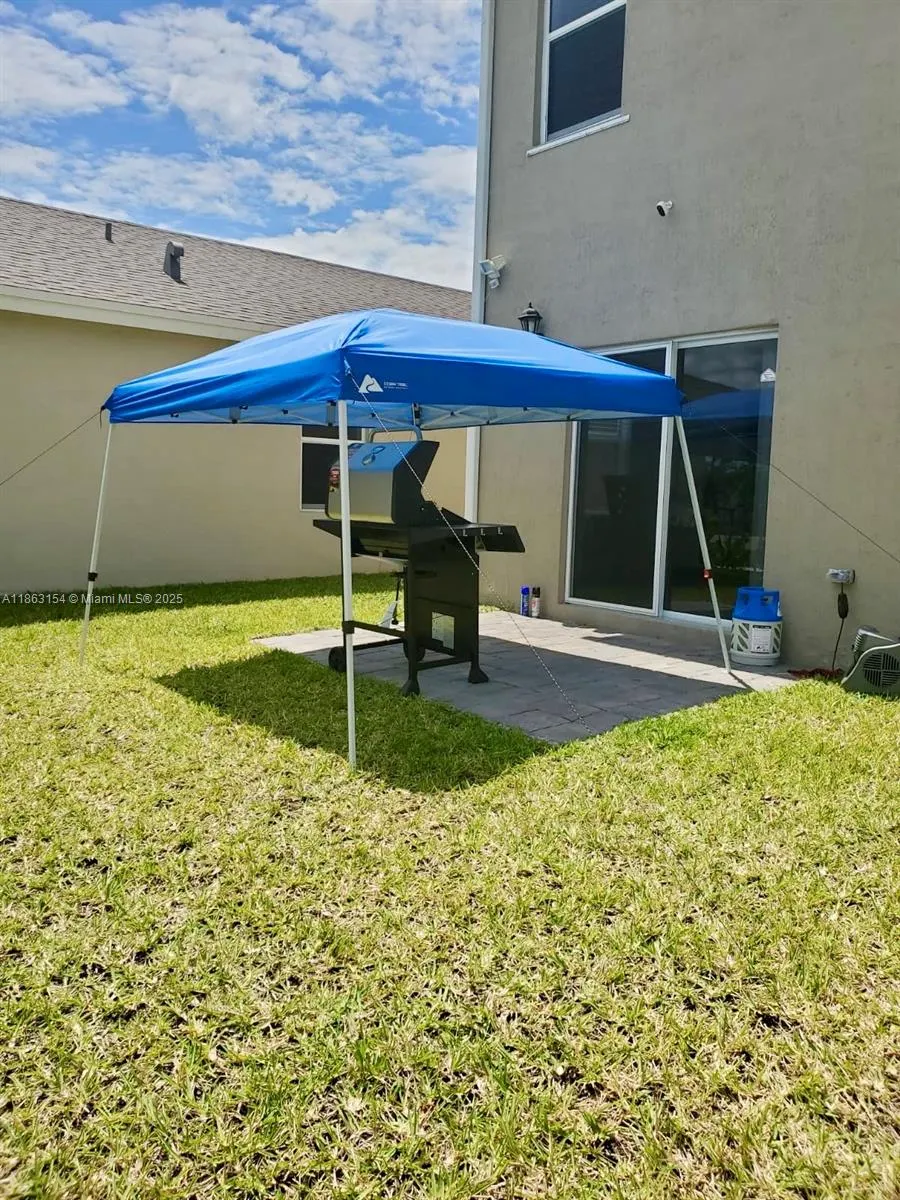 654 NE 5th Way