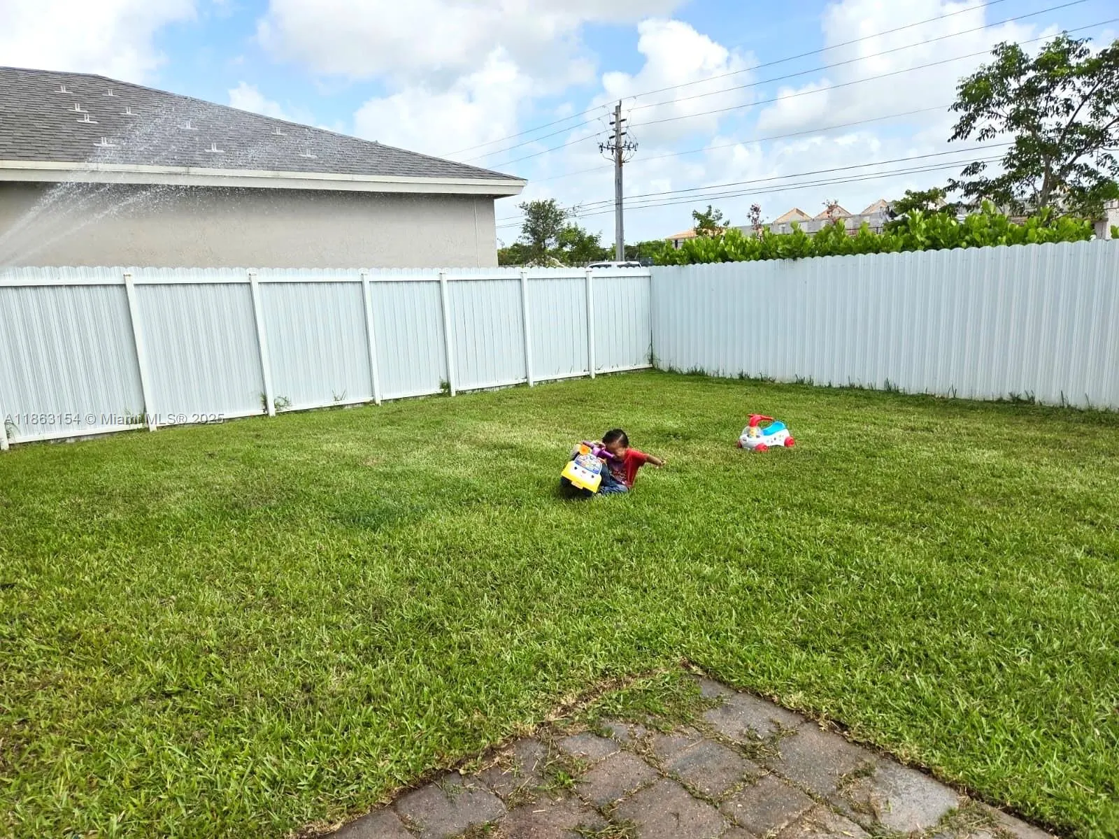 654 NE 5th Way