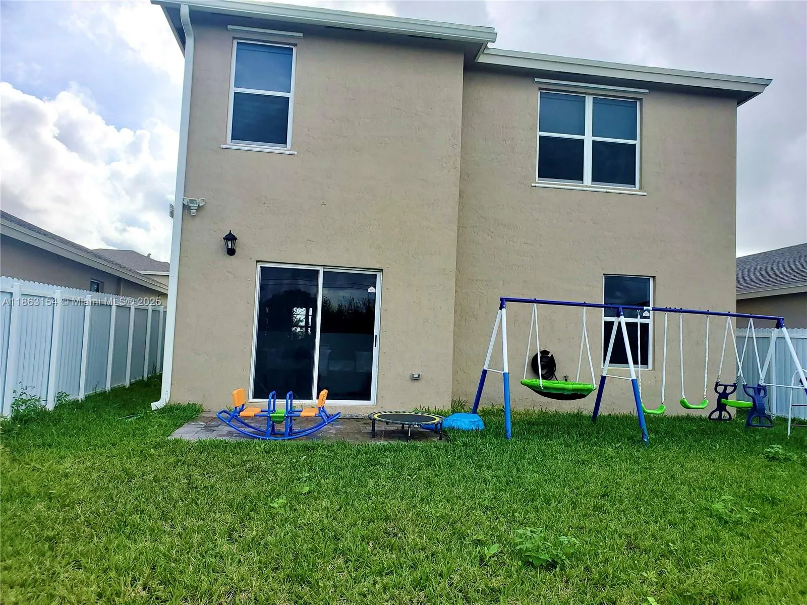 654 NE 5th Way