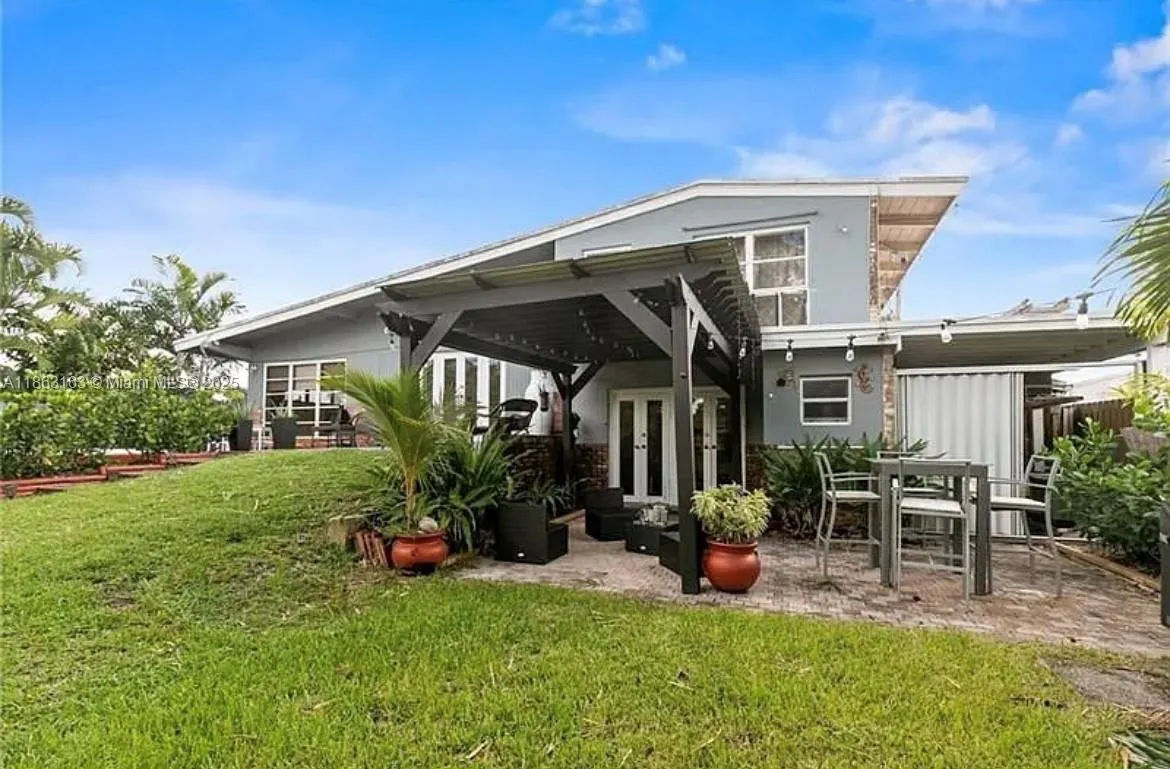 2413 Nassau Ln