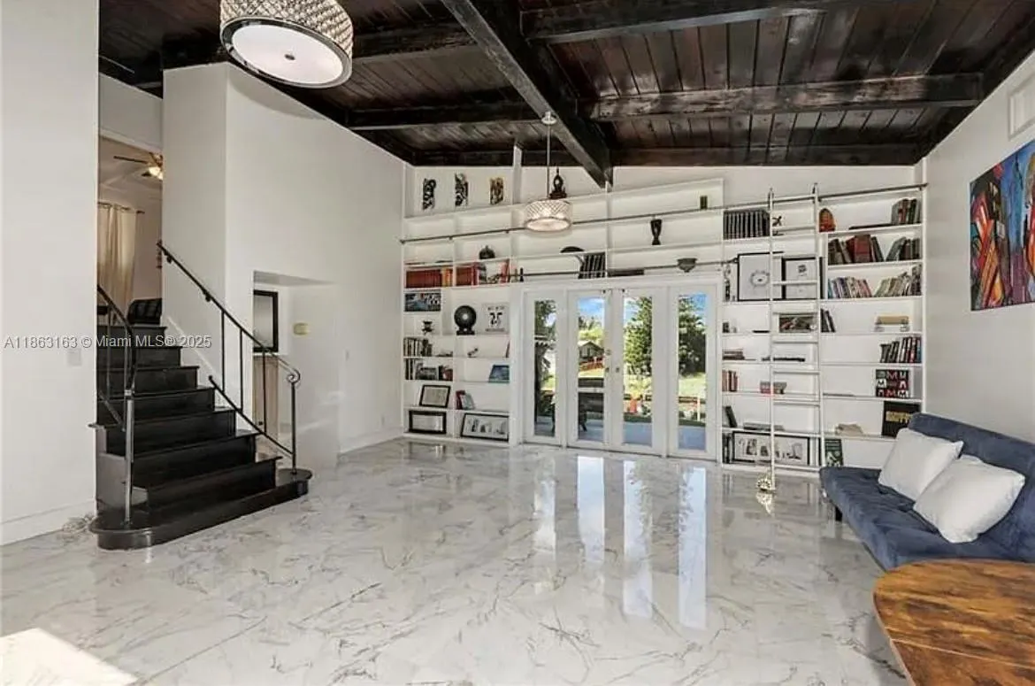 2413 Nassau Ln