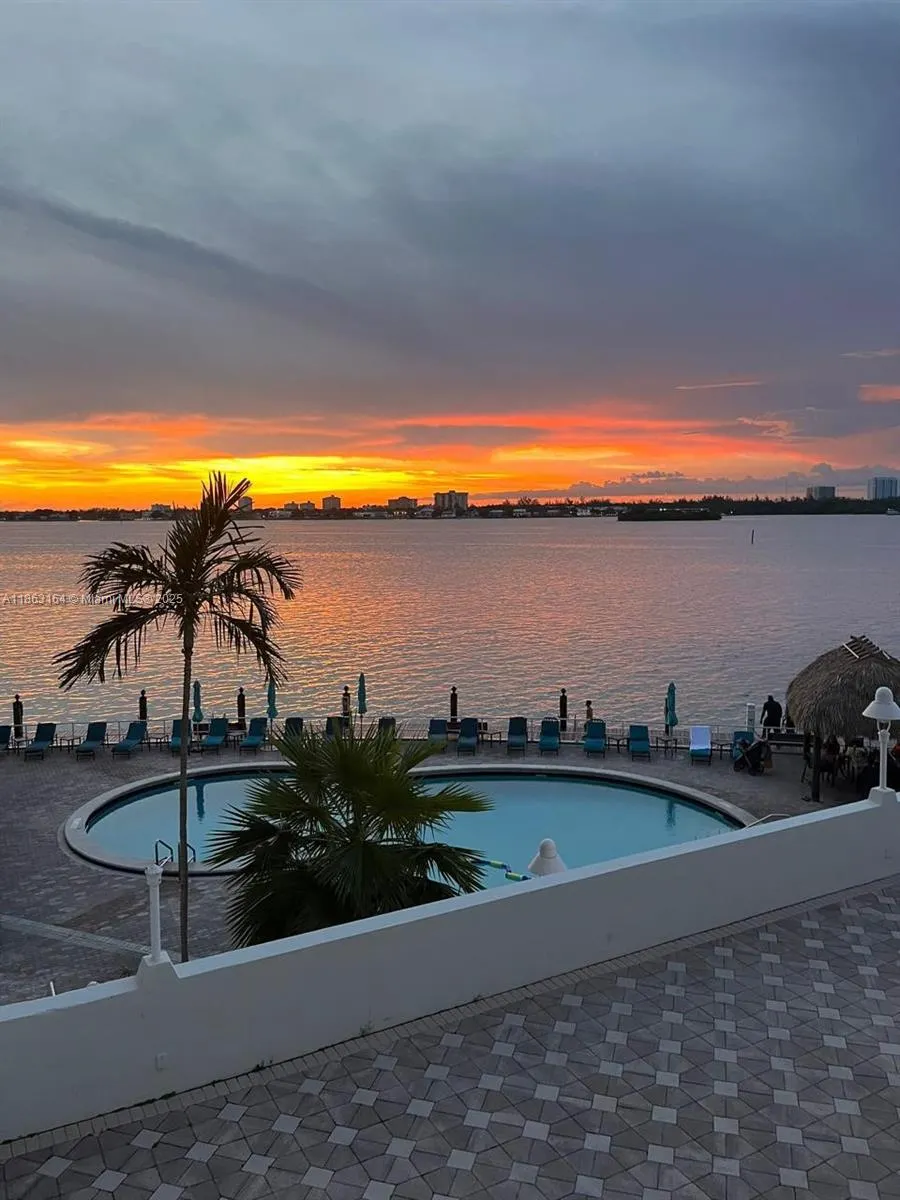 10350 W Bay Harbor Dr, #9H