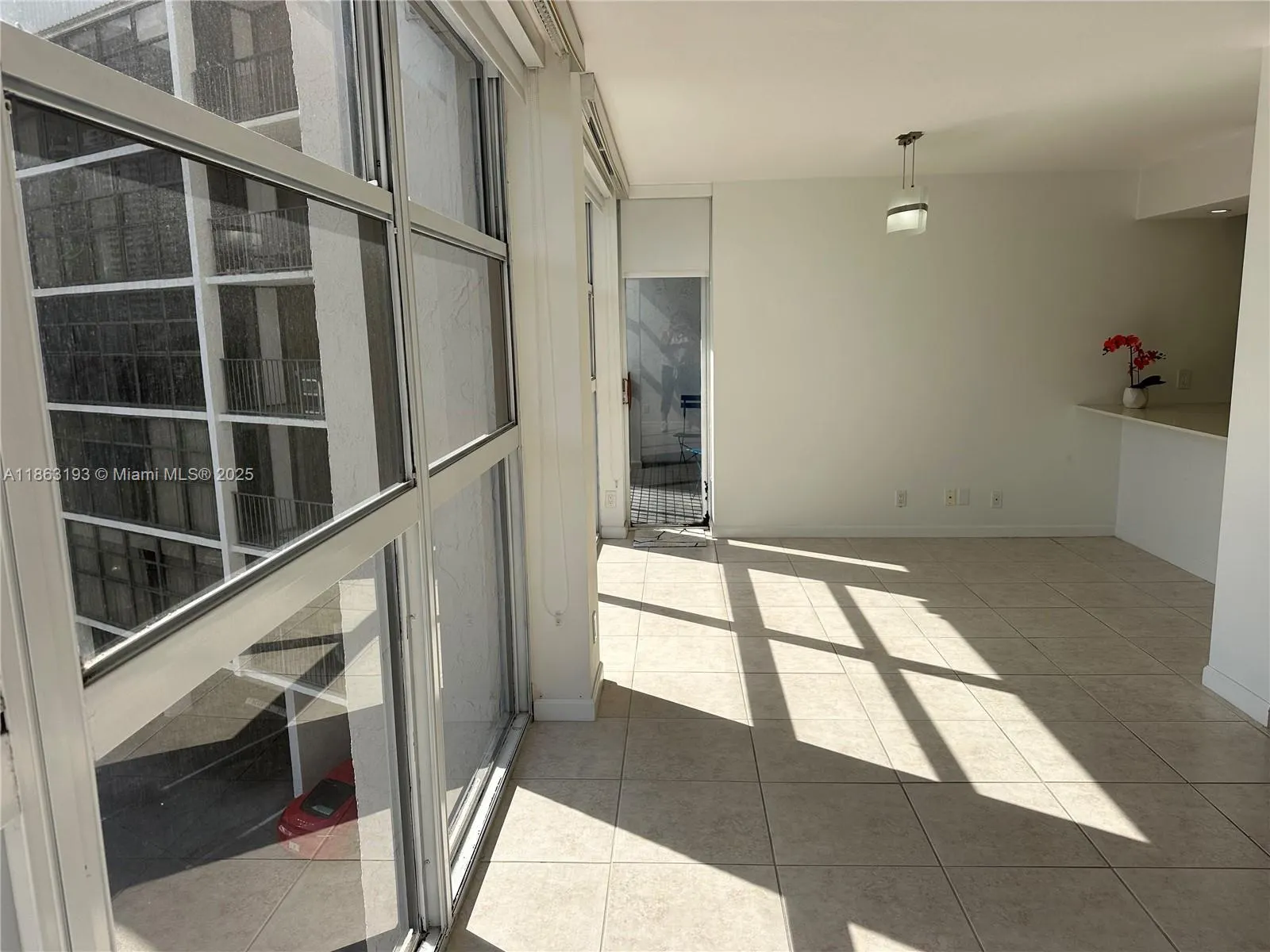 400 Leslie Dr, #402