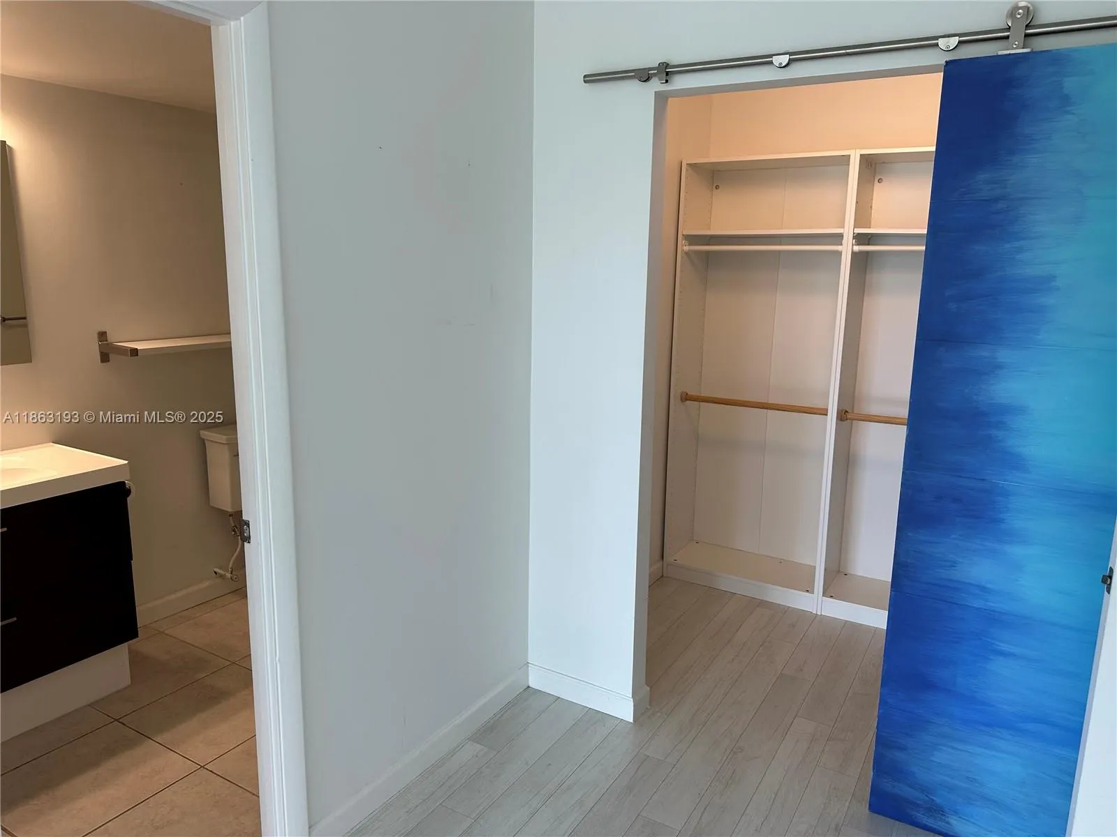 400 Leslie Dr, #402