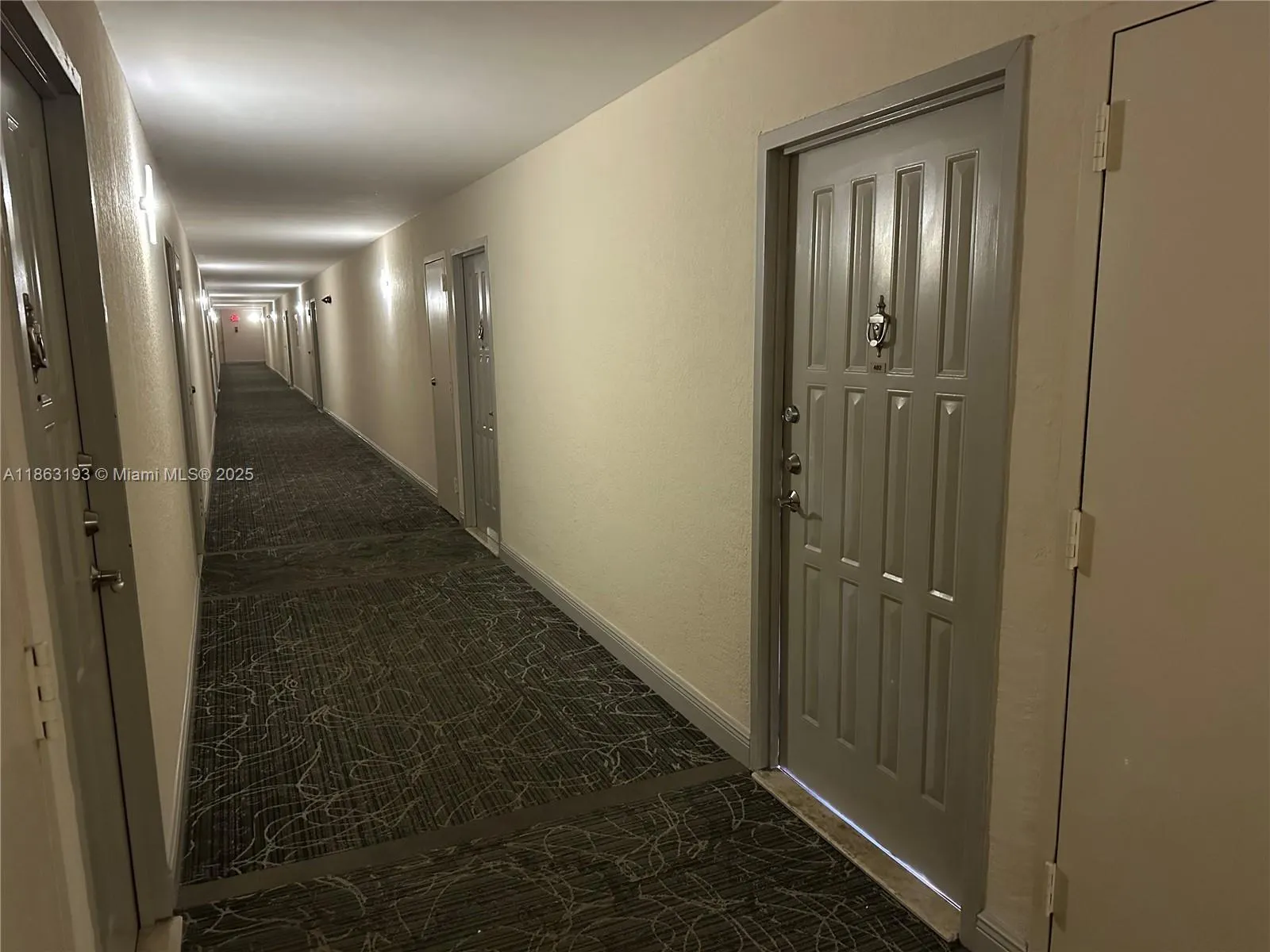 400 Leslie Dr, #402