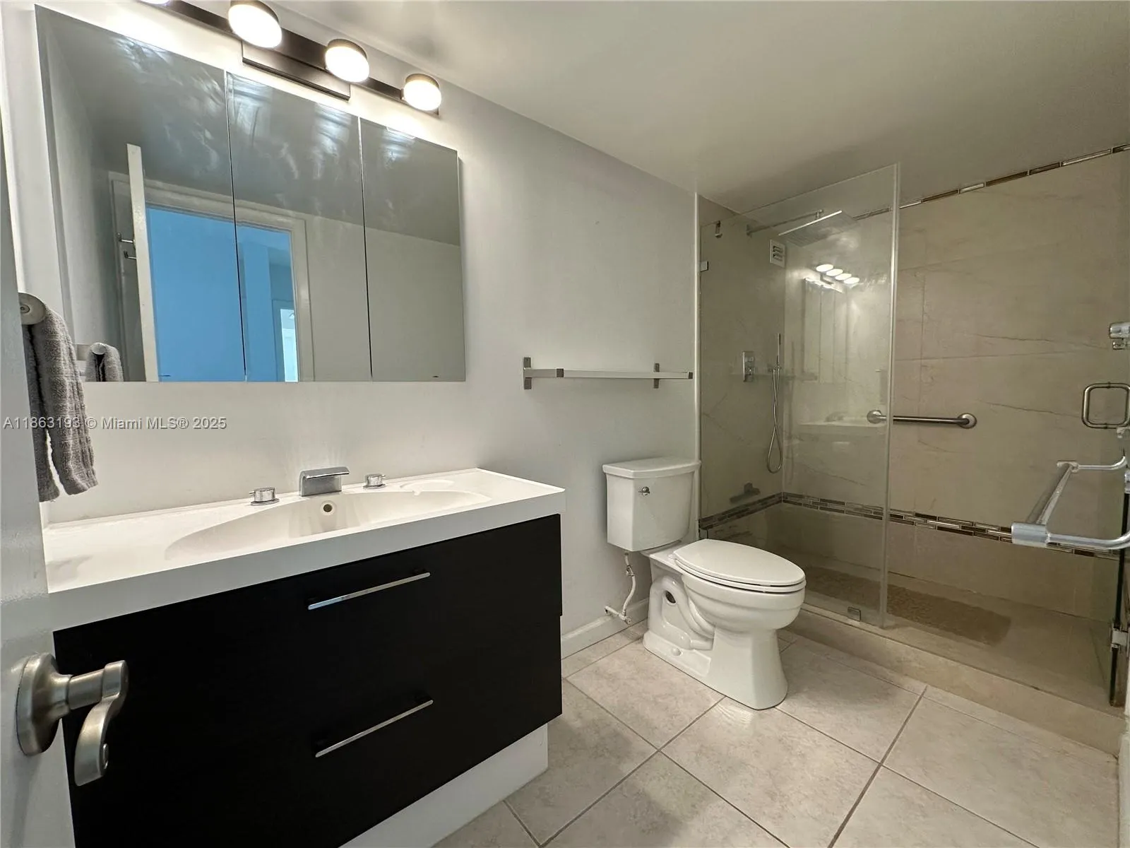 400 Leslie Dr, #402