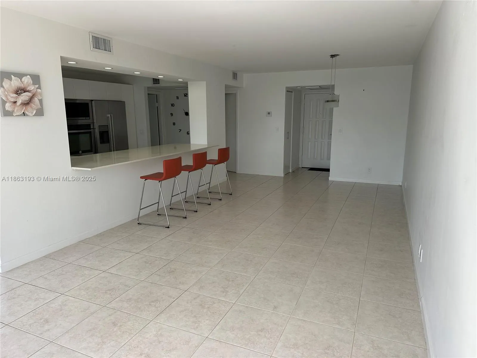 400 Leslie Dr, #402