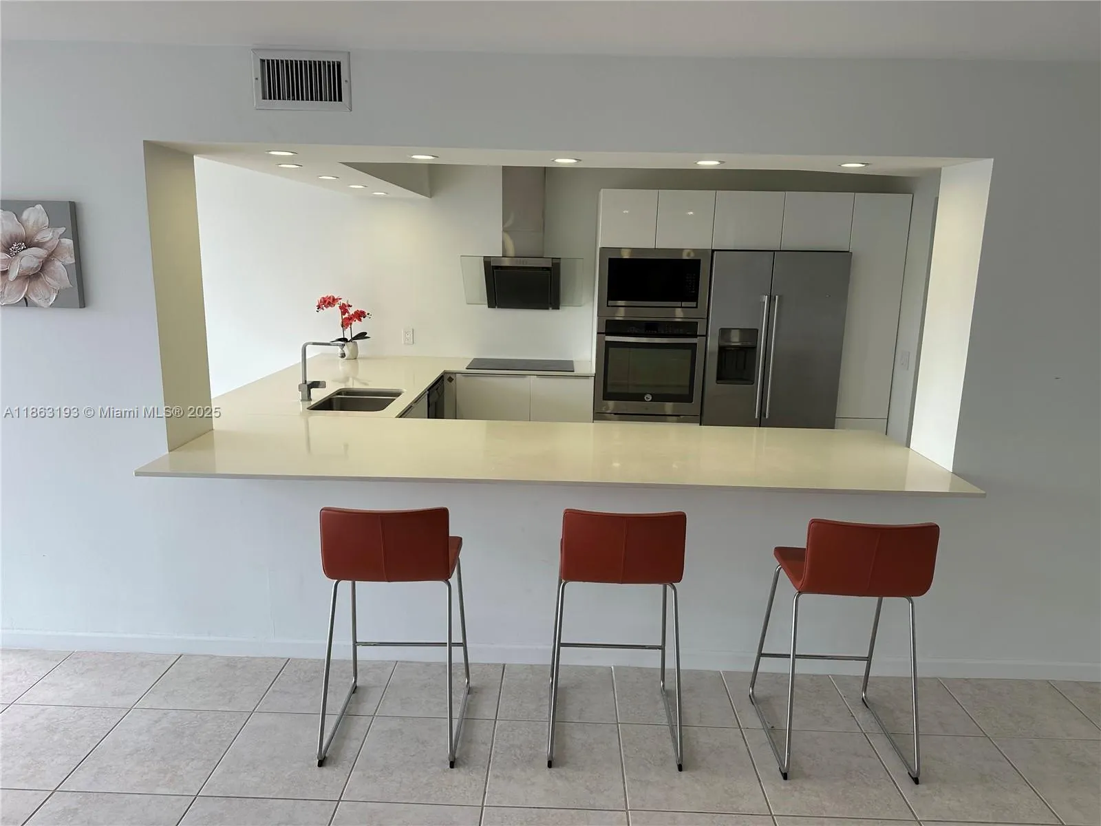 400 Leslie Dr, #402