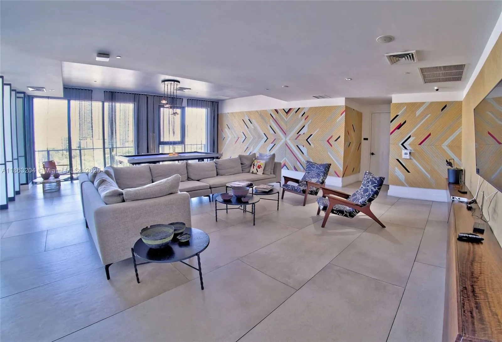121 NE 34th St, #2811