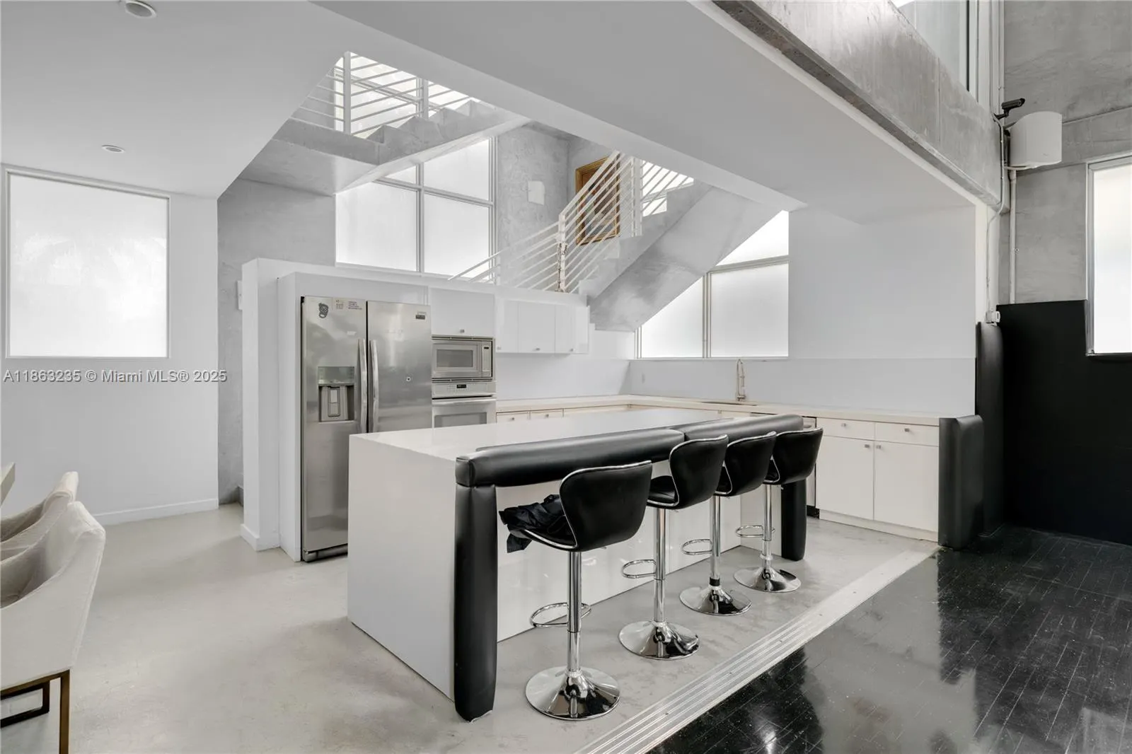 980 W 48th St