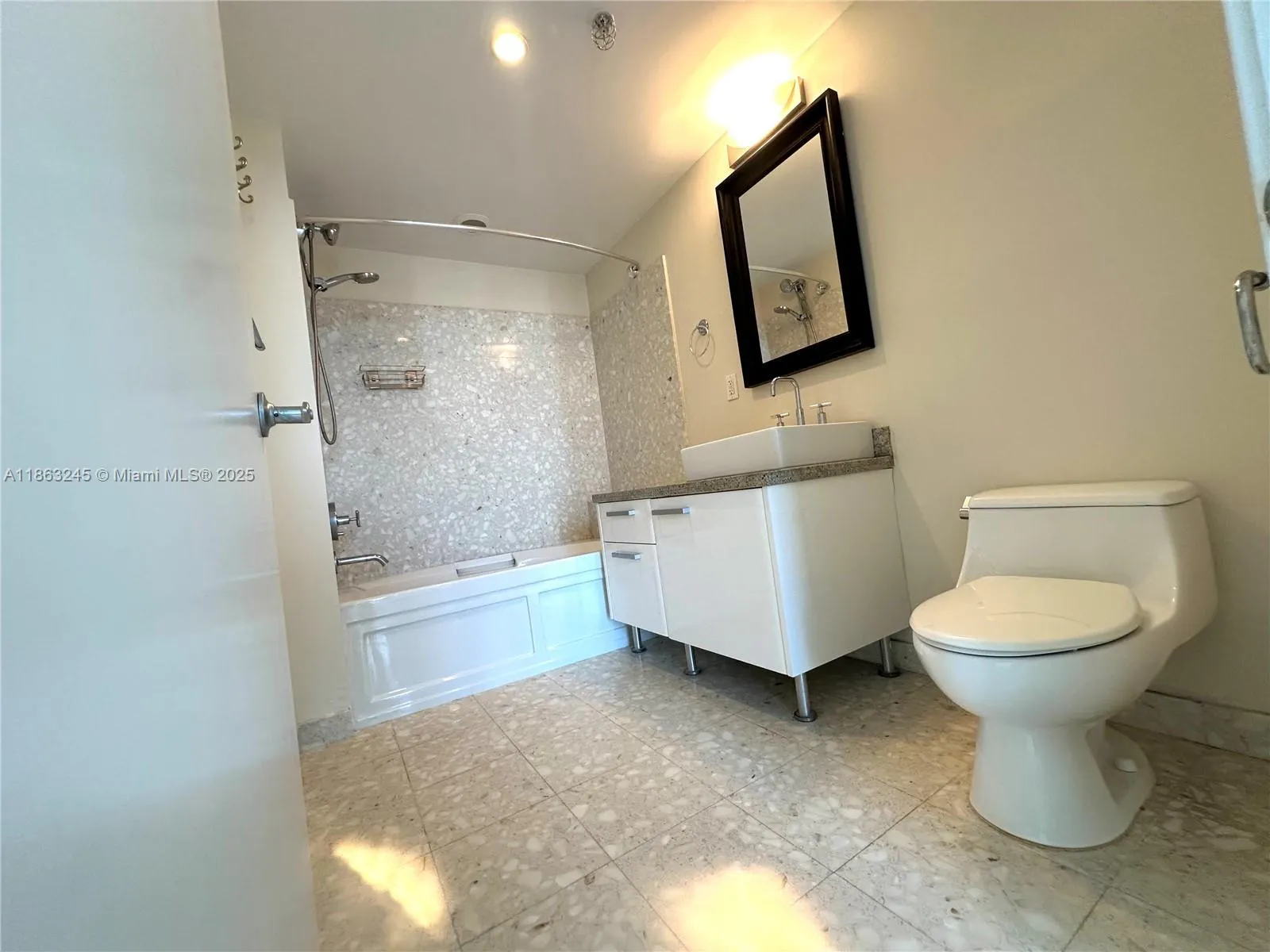 185 SW 7th St, #2307