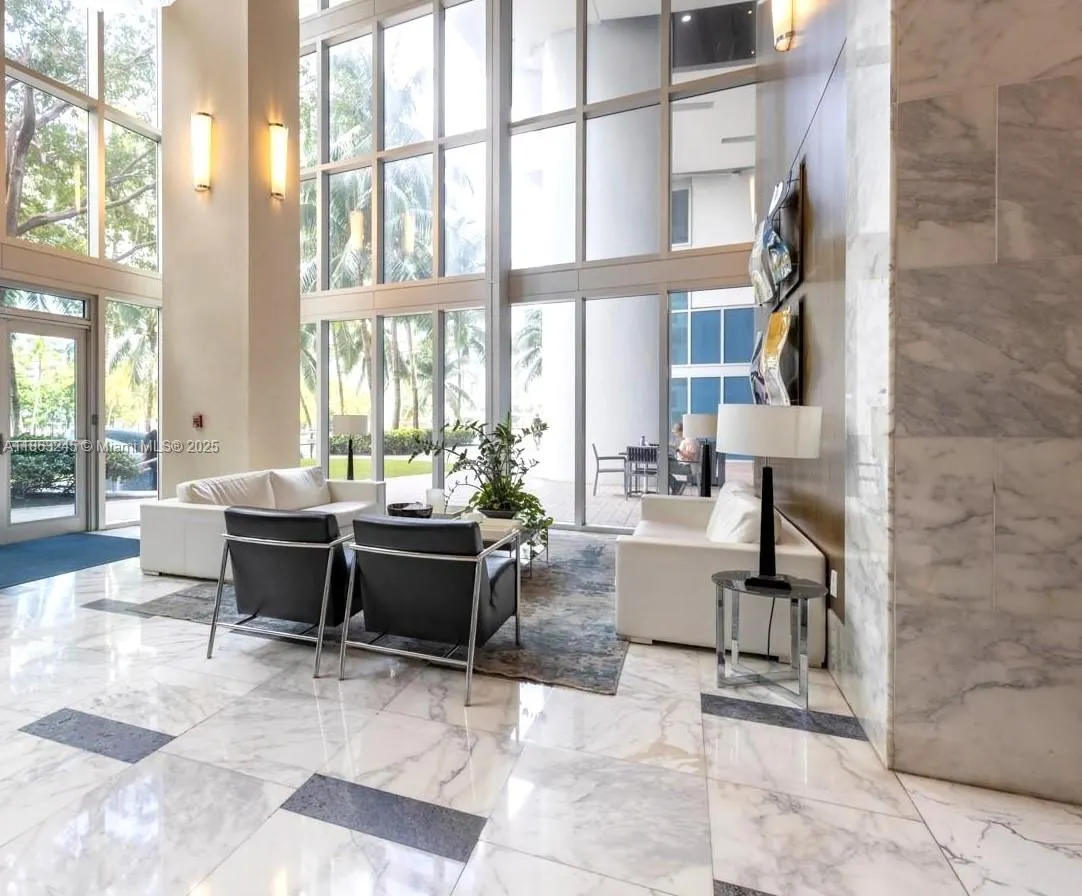 185 SW 7th St, #2307