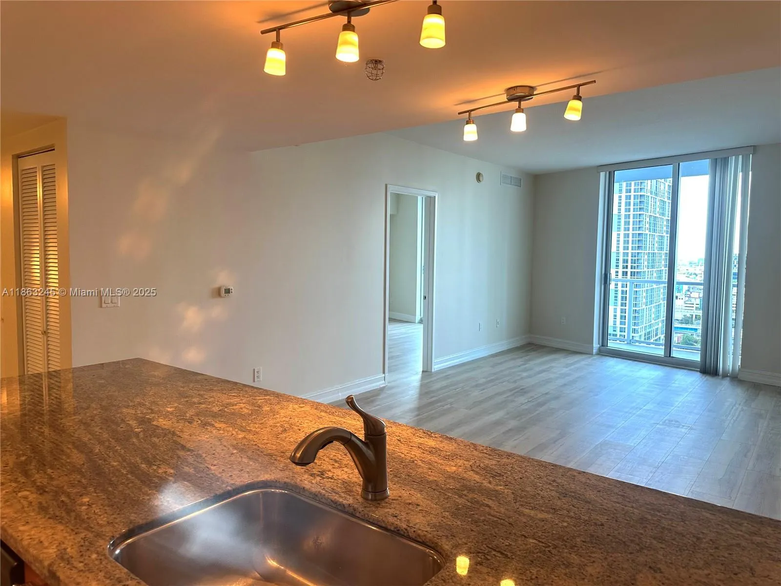 185 SW 7th St, #2307