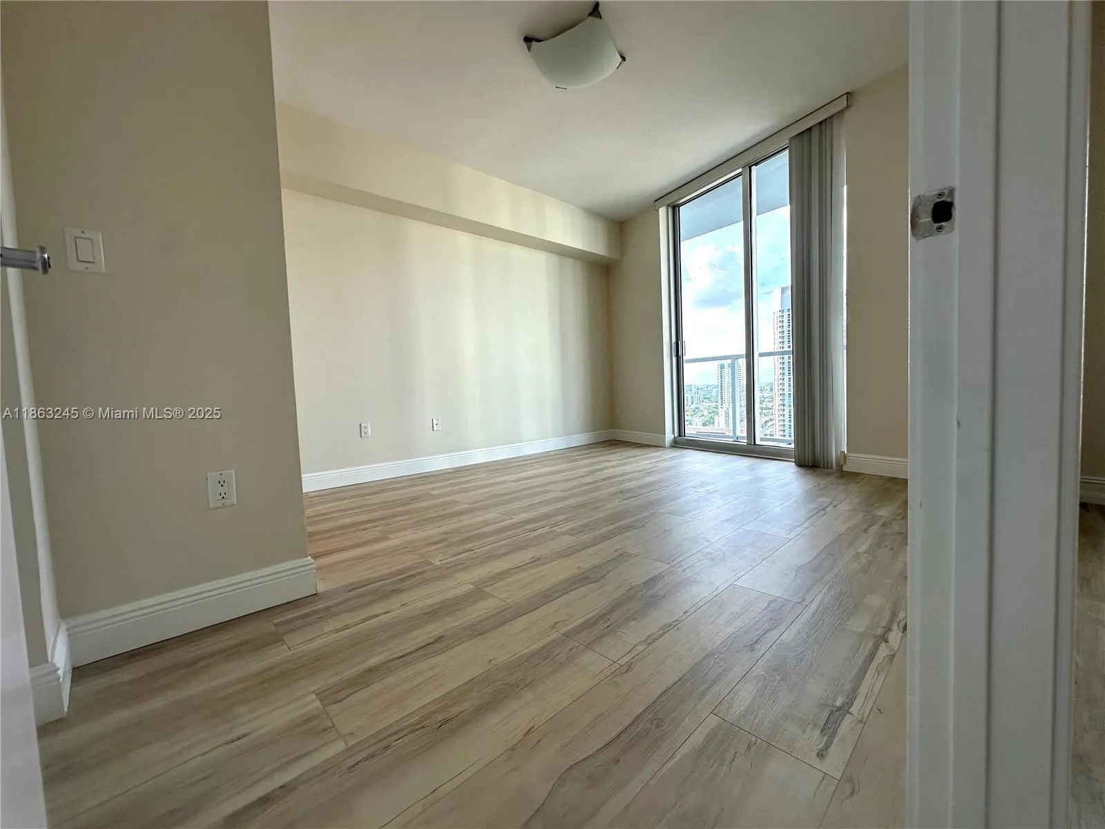 185 SW 7th St, #2307