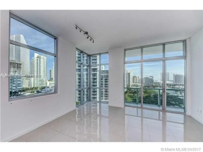 500 Brickell Ave, #1101