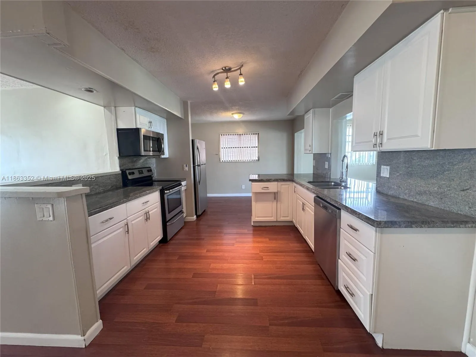2201 N 54th Ave