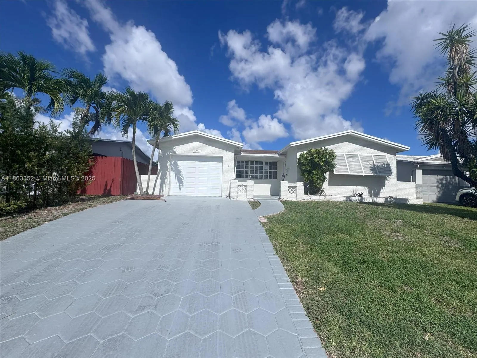 2201 N 54th Ave