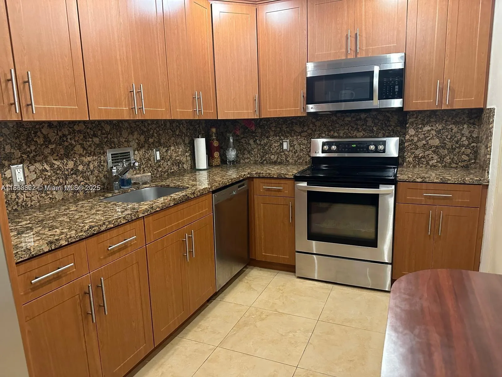 10185 Collins Ave, #915