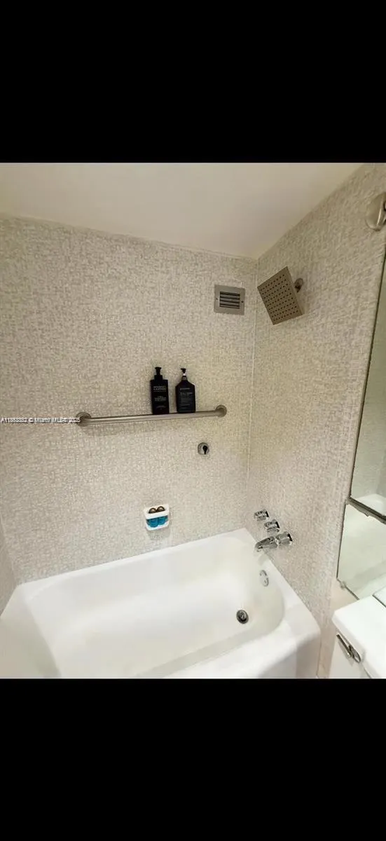 10185 Collins Ave, #915