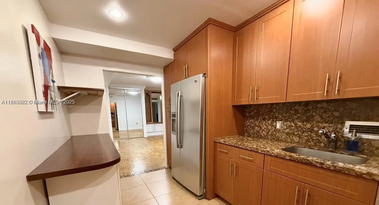 10185 Collins Ave, #915
