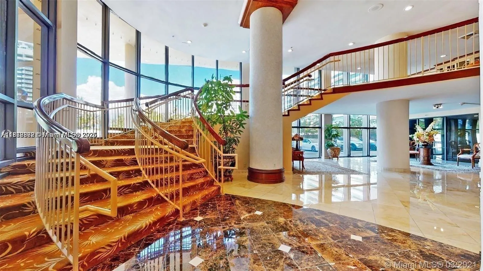 10185 Collins Ave, #915