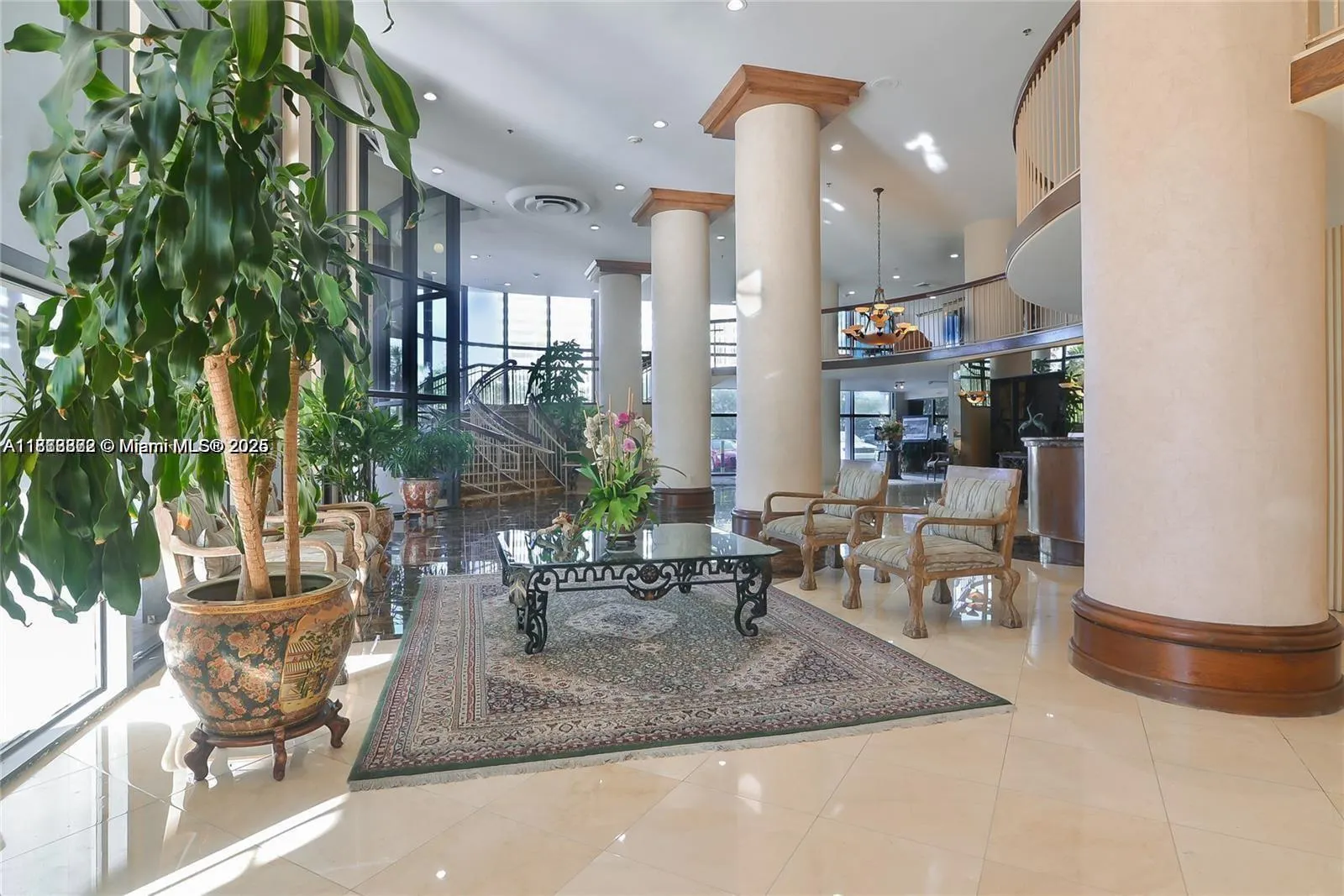 10185 Collins Ave, #915