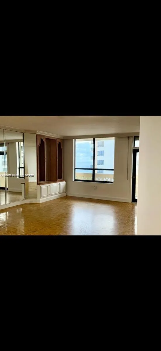10185 Collins Ave, #915