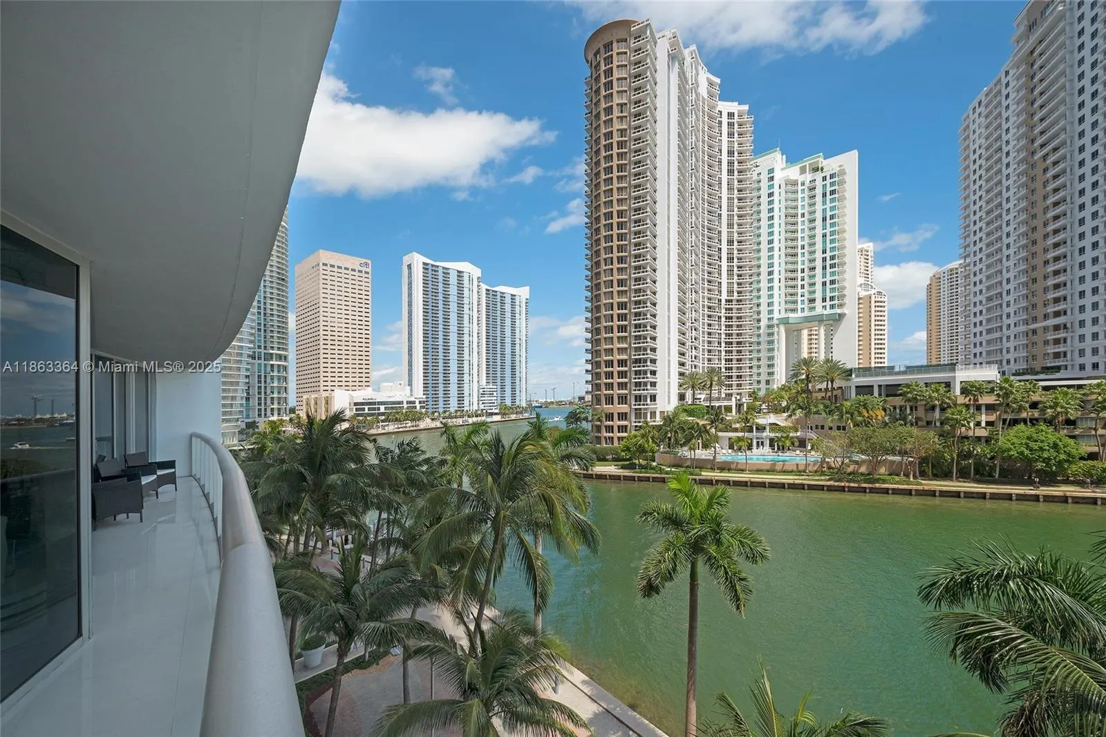 495 Brickell Ave, #520