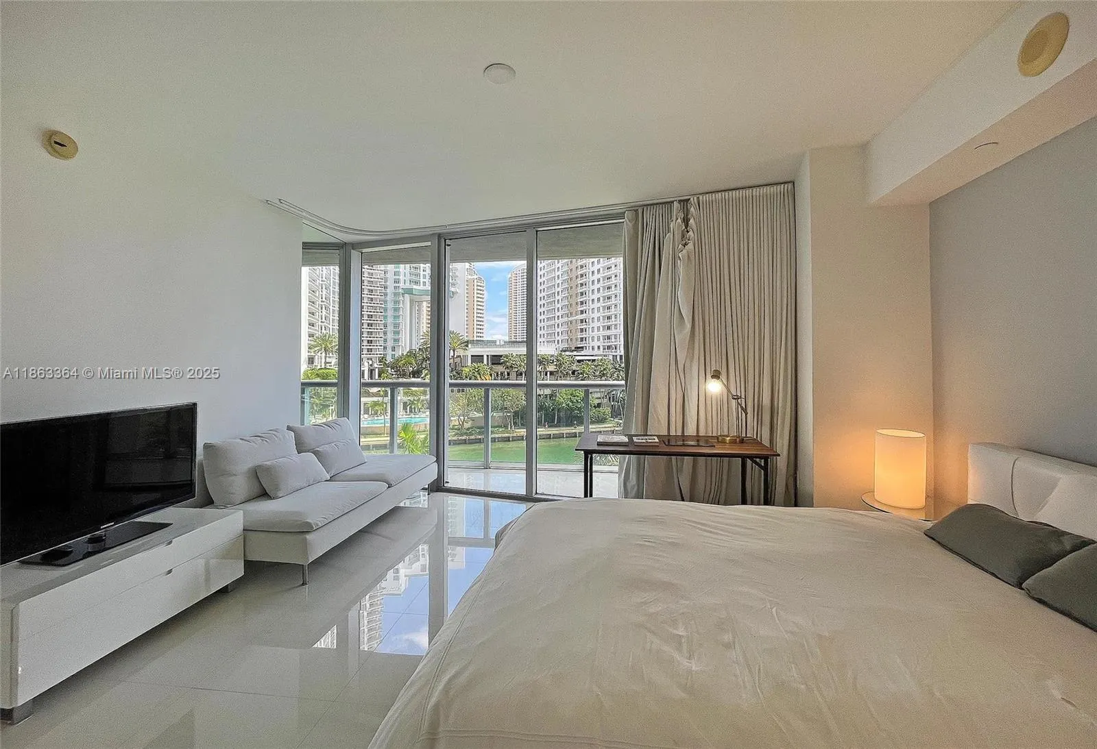 495 Brickell Ave, #520