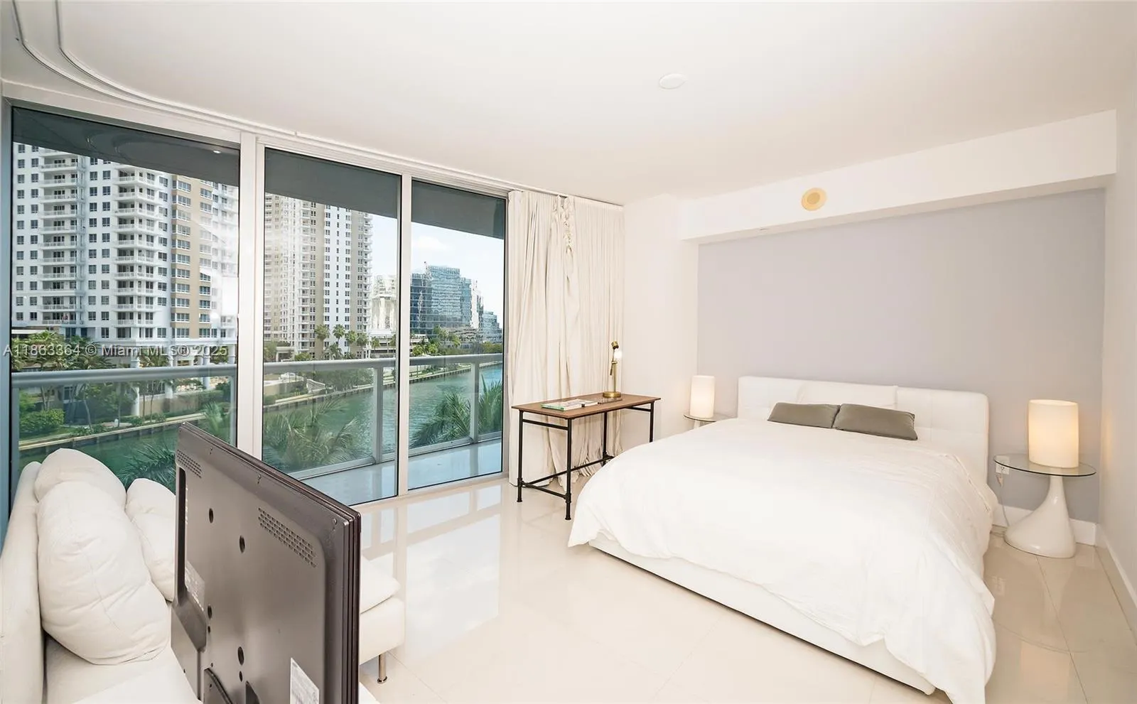 495 Brickell Ave, #520