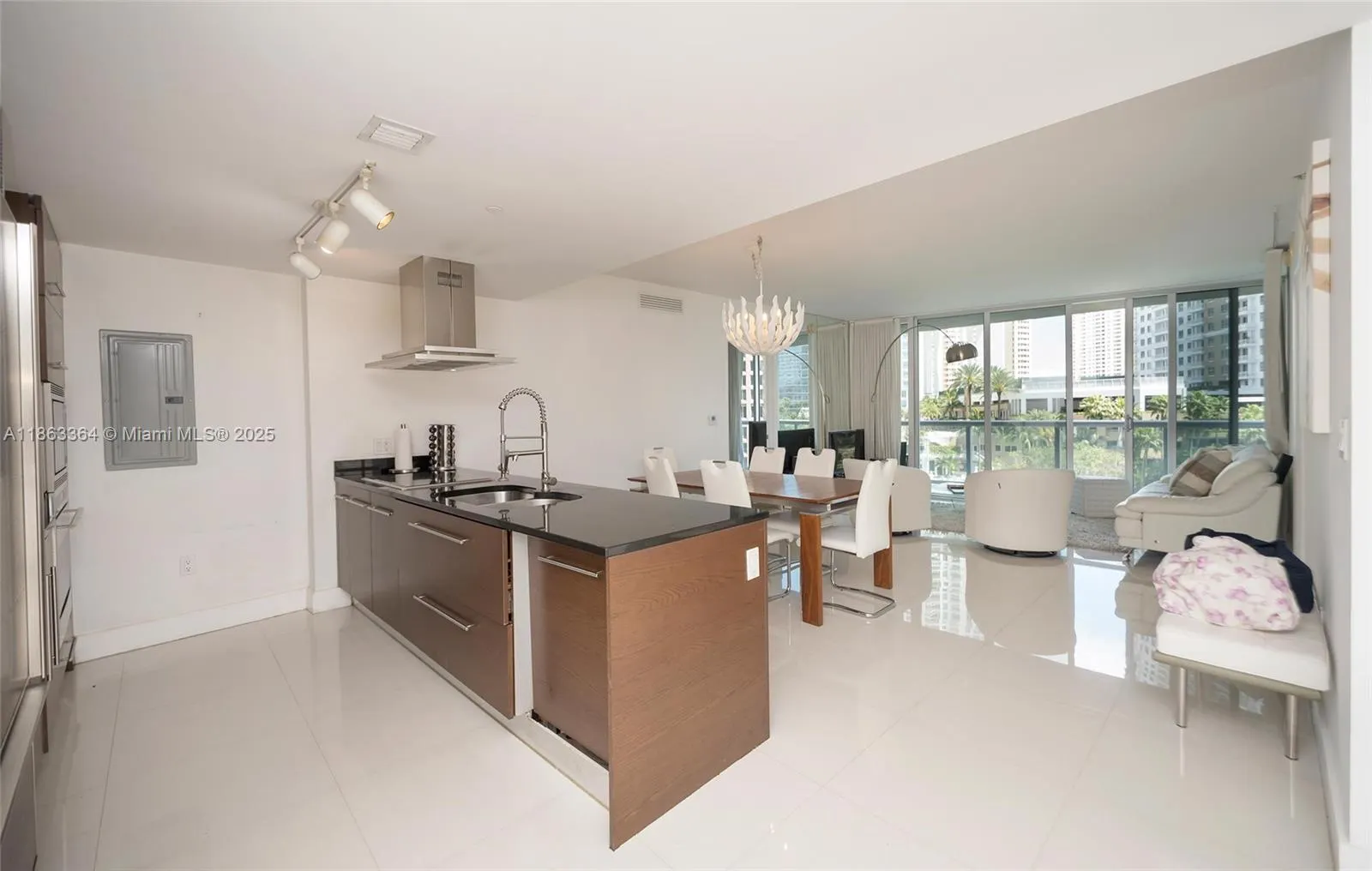 495 Brickell Ave, #520