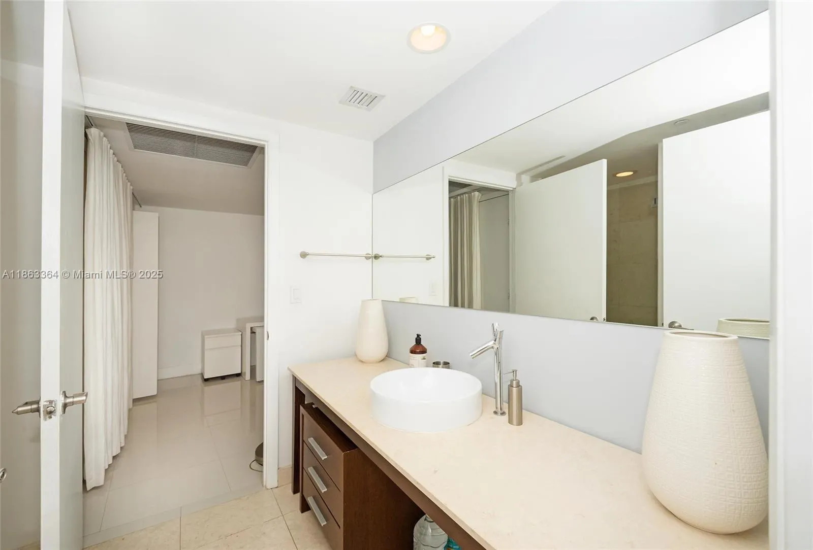 495 Brickell Ave, #520