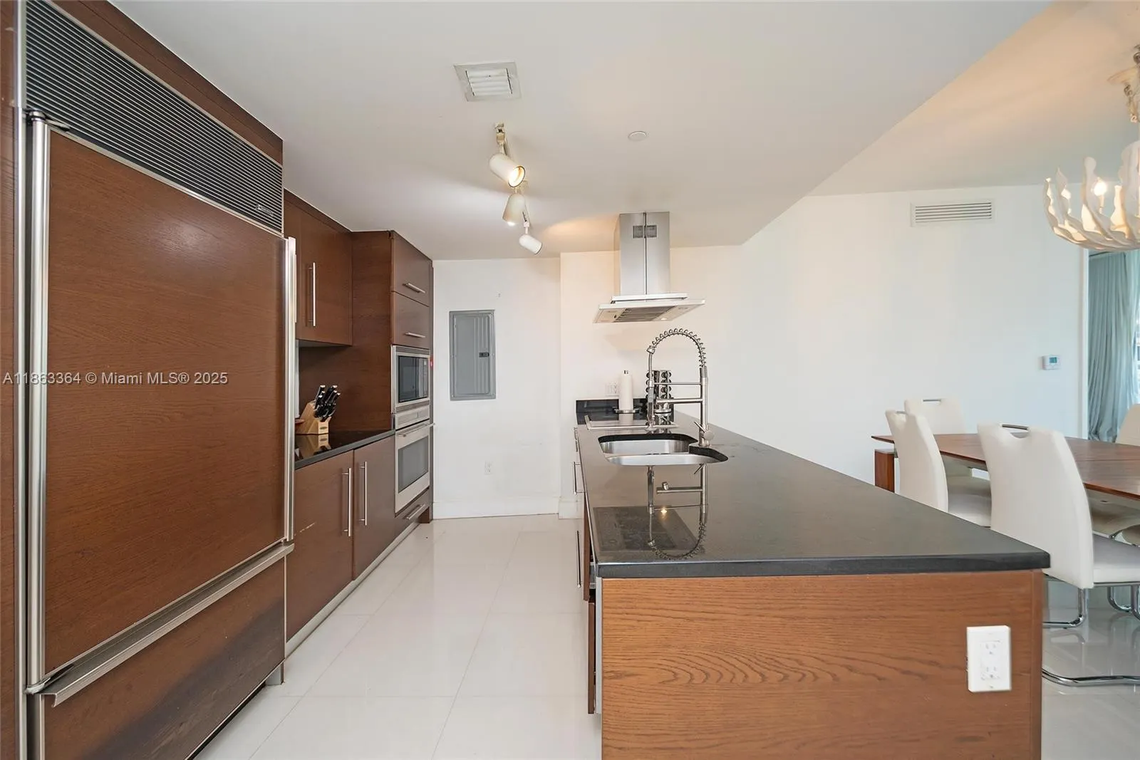 495 Brickell Ave, #520