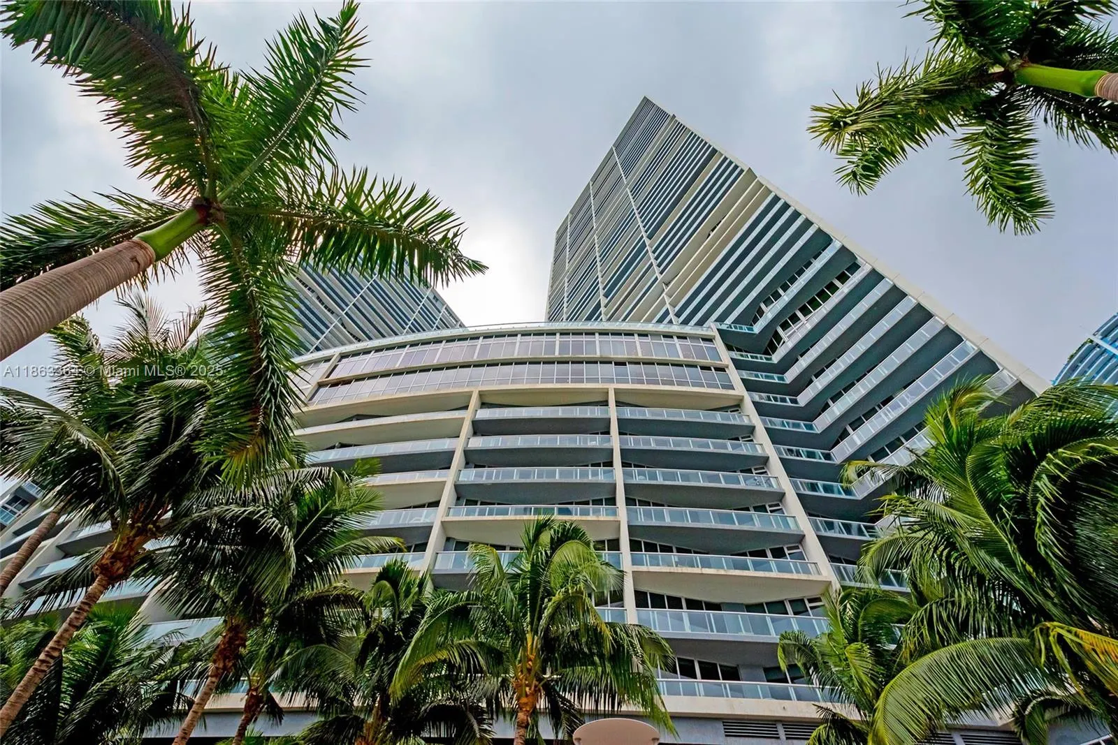 495 Brickell Ave, #520
