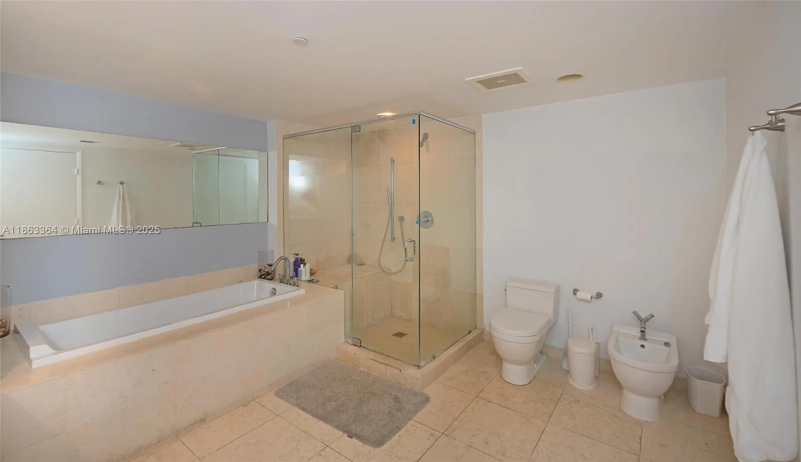 495 Brickell Ave, #520