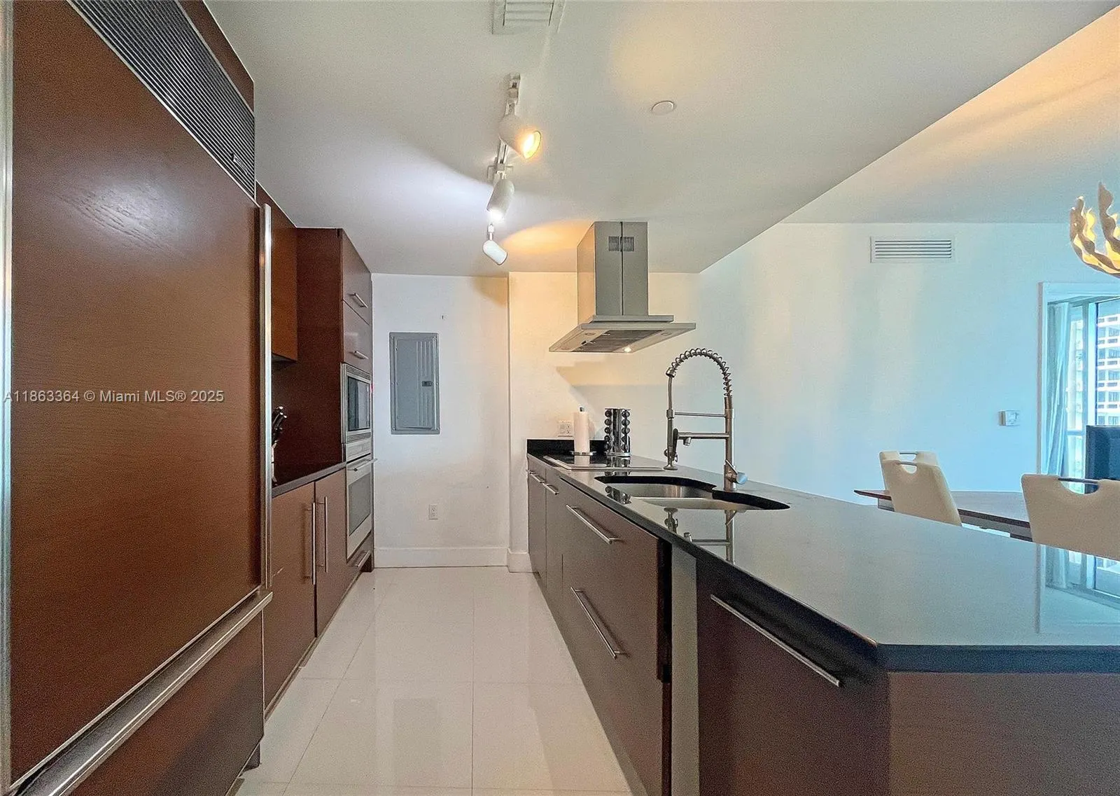 495 Brickell Ave, #520