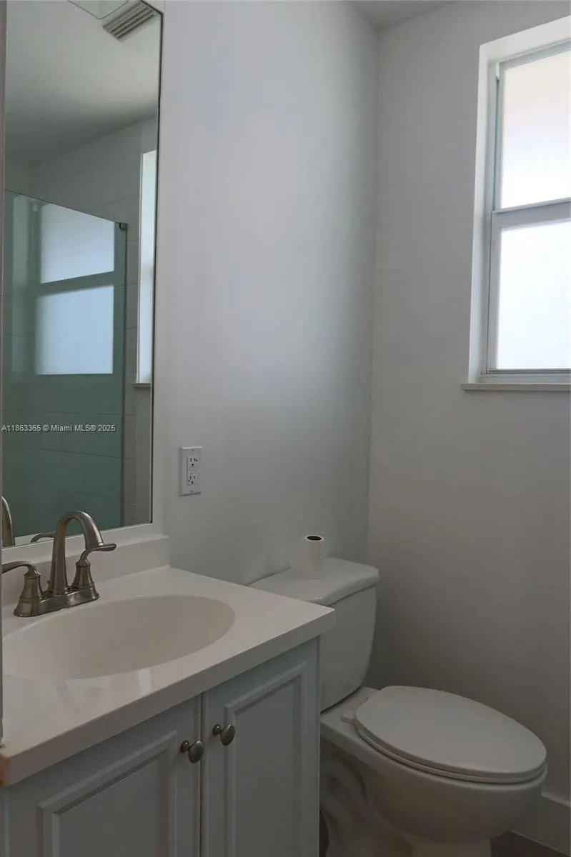 555 E Dania Beach Blvd, #9