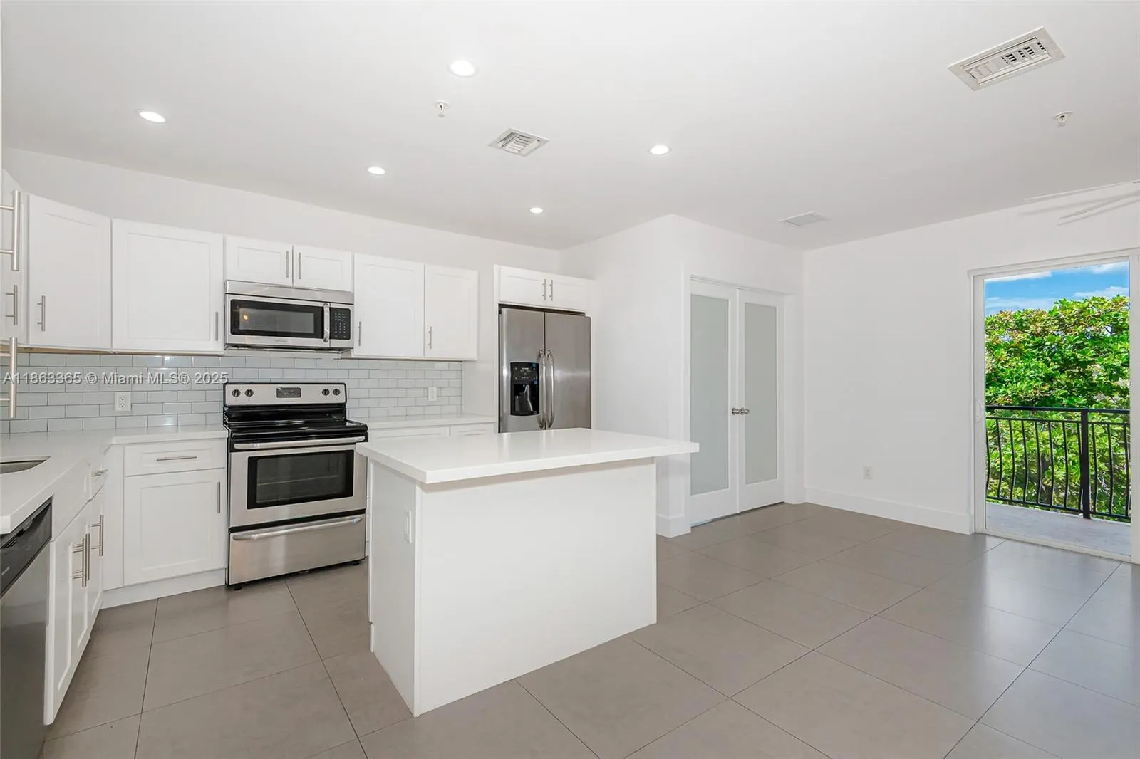 555 E Dania Beach Blvd, #9