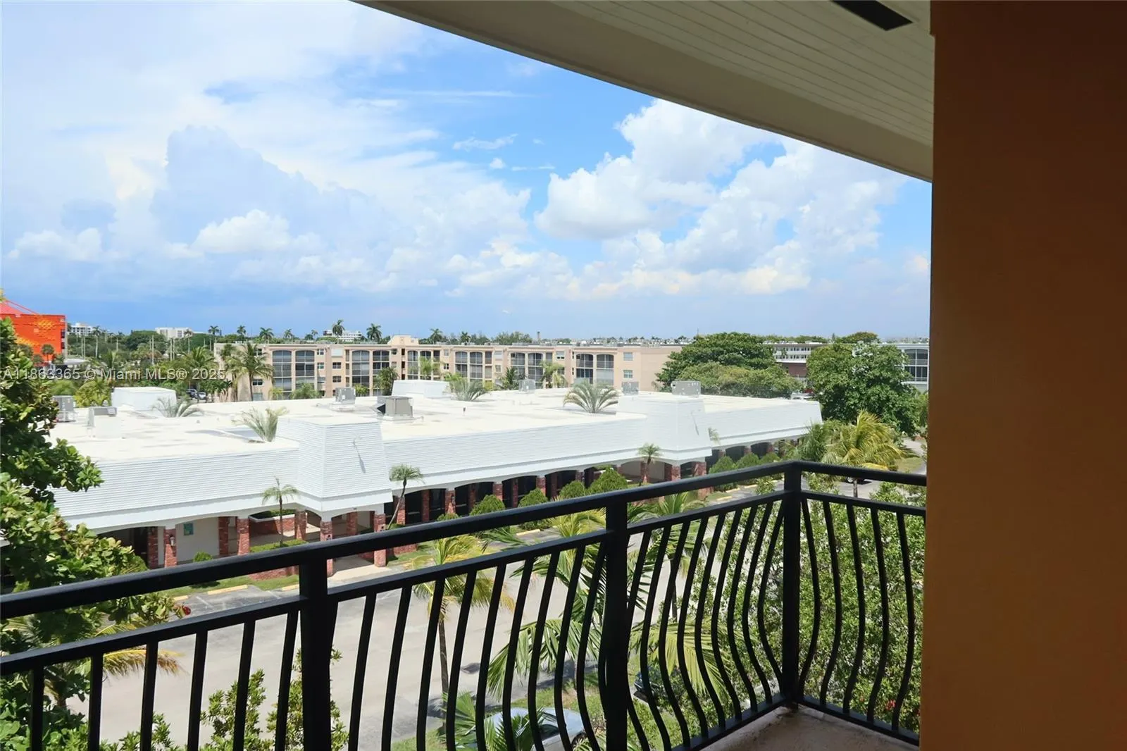 555 E Dania Beach Blvd, #9