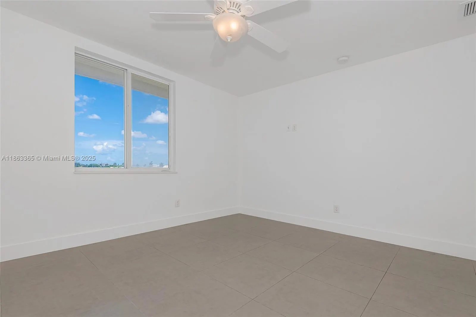 555 E Dania Beach Blvd, #9