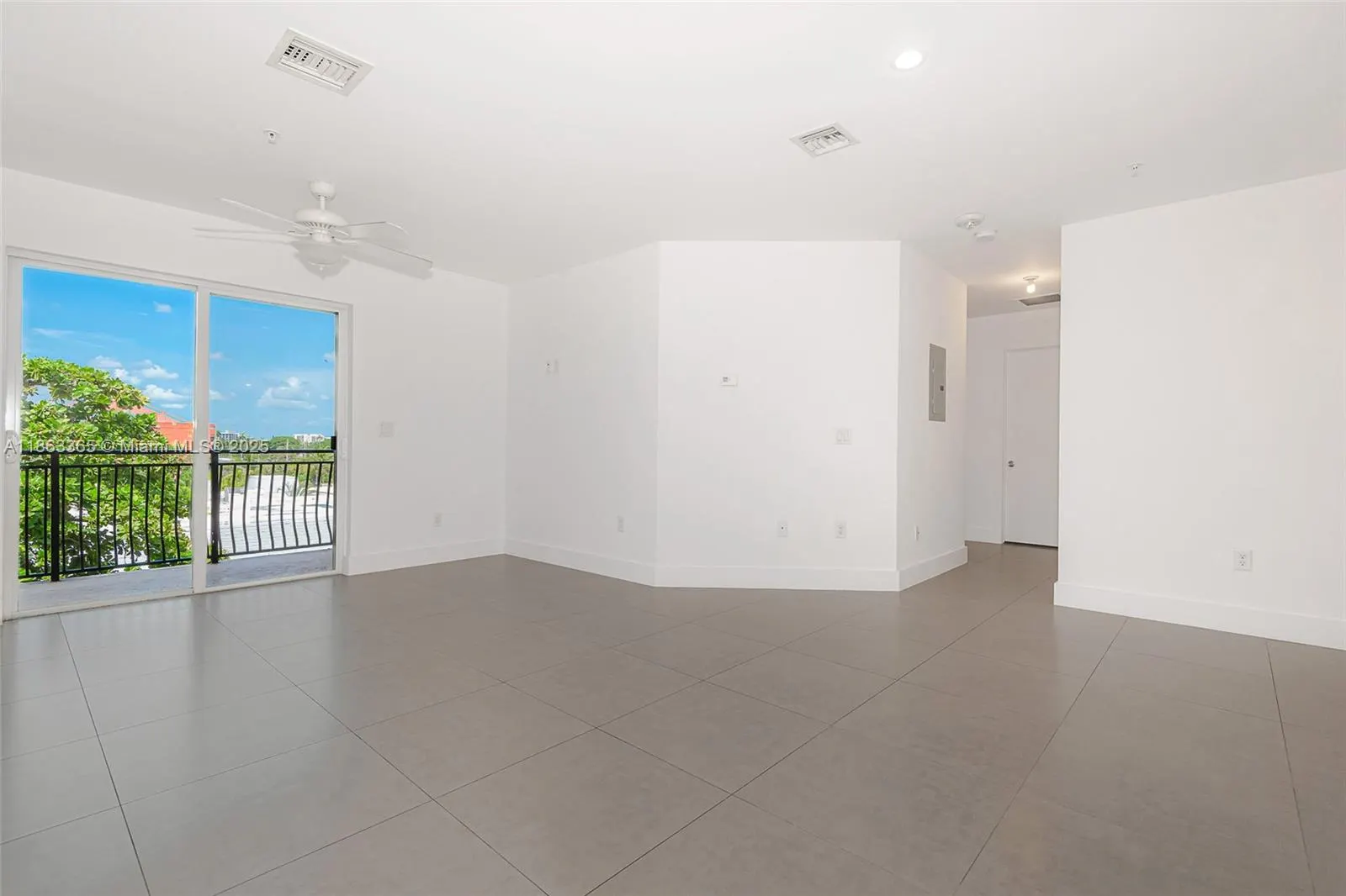 555 E Dania Beach Blvd, #9