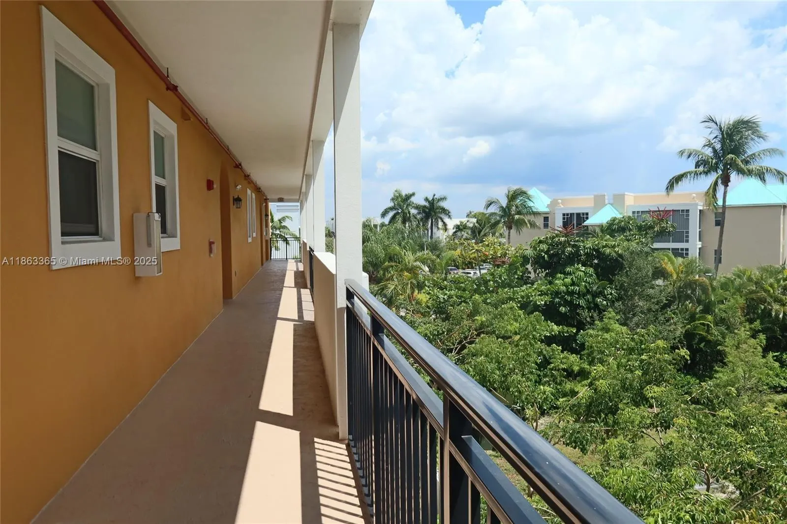 555 E Dania Beach Blvd, #9