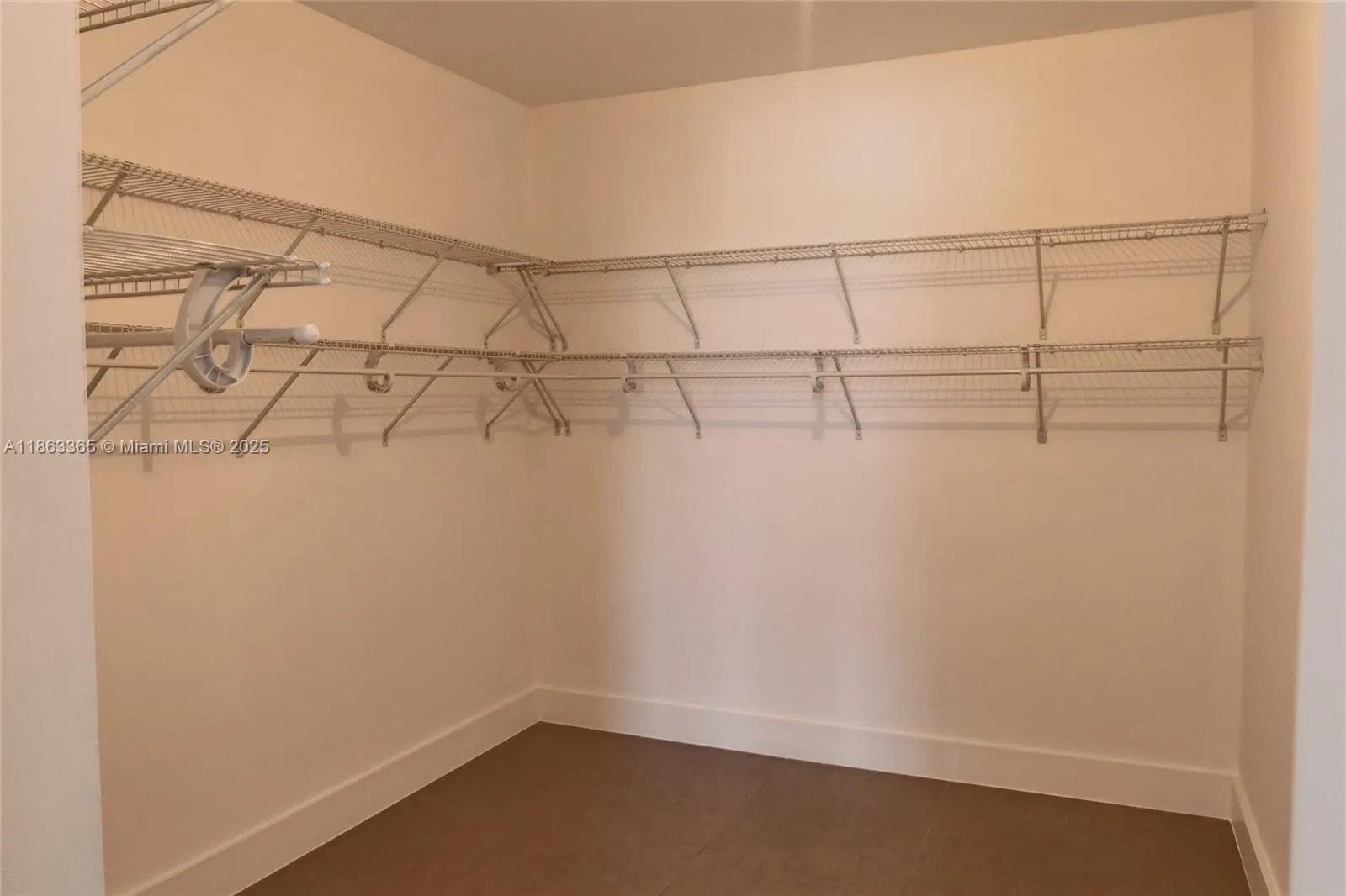 555 E Dania Beach Blvd, #9